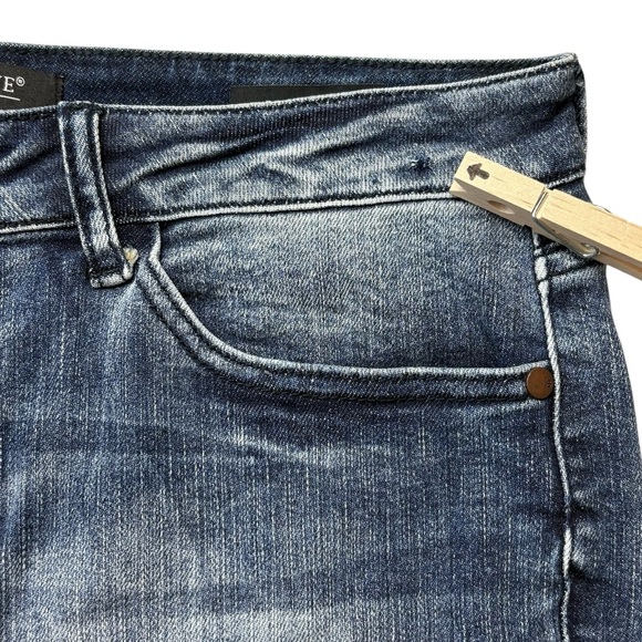 Judy Blue High Rise Raw Hem Relaxed Fit Jeans 11/30 Distressed Crop 88191 *Read - Picture 5 of 15